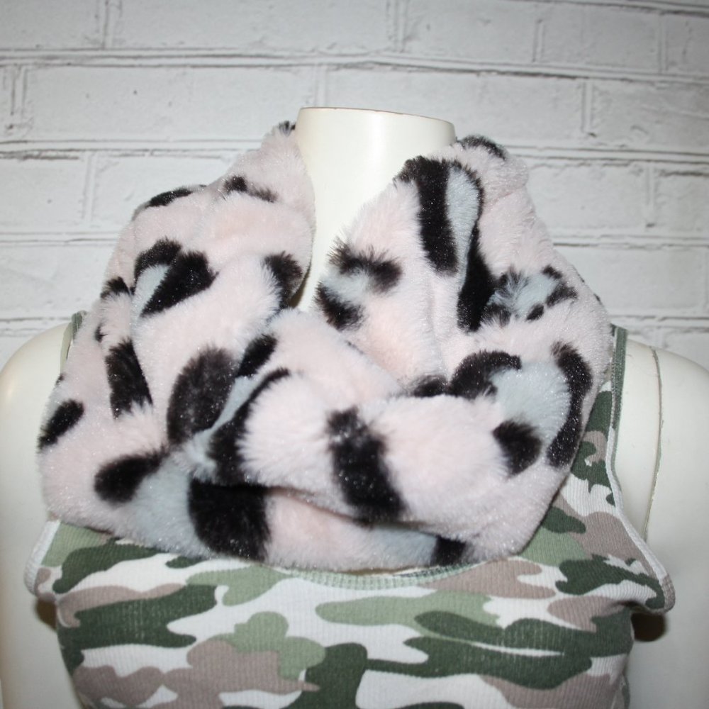 NWT pink fuzzy Animal print infinity scarf Memories